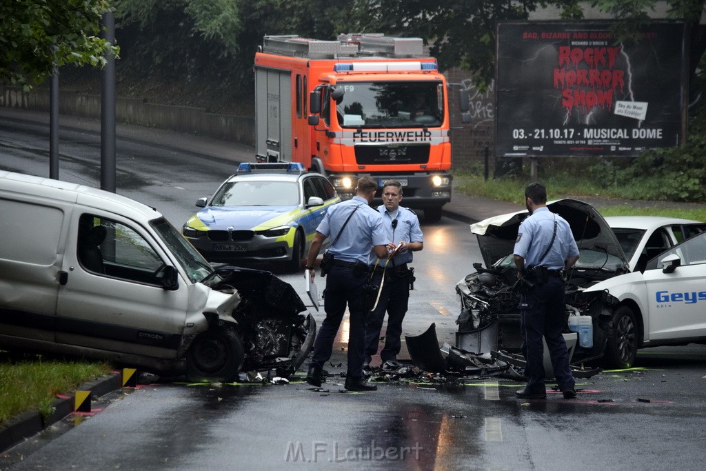 VU Frontal Koeln Hoehenhaus Berlinerstr vor Leuchterstr P15.JPG - Miklos Laubert